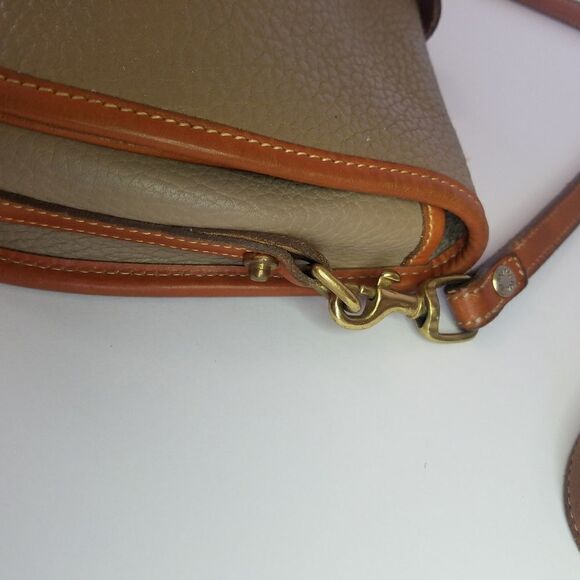 Vintage Dooney & Bourke 70's Over Pebble Leather Over Under Taupe Crossbody Bag - Picture 5 of 16